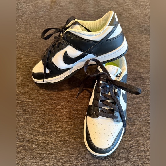 Nike Black and White dunk low Sneakers Classic Design/size 6 - Picture 7 of 13